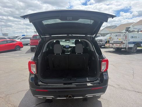Used 2022 Ford Explorer XLT w/ Equipment Group 202A AWD/4WD image 43