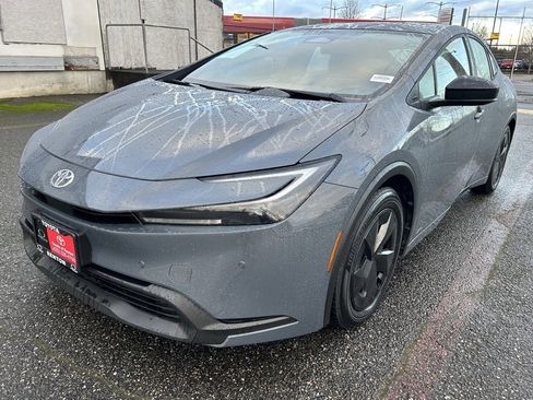 Certified 2025 Toyota Prius LE image 1