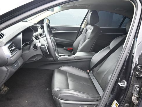 Used 2025 Genesis G70 2.5T AWD/4WD image 18