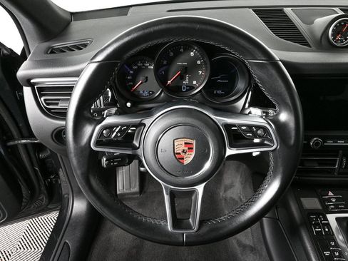 Certified 2020 Porsche Macan image 8
