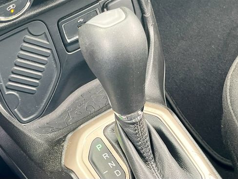 Used 2017 Jeep Renegade Latitude w/ Popular Equipment Group FWD image 16
