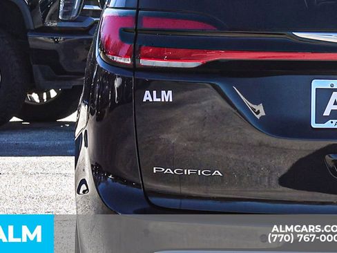 Used 2023 Chrysler Pacifica Touring-L image 13