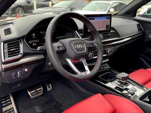 Certified 2025 Audi SQ5 Prestige image 18