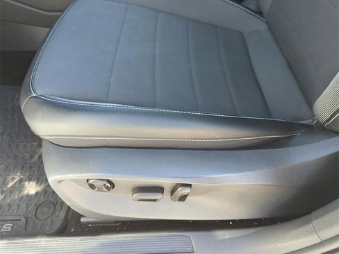 Certified 2023 Volkswagen Taos SE w/ Panoramic Sunroof Package image 31