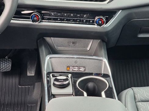 New 2026 Chevrolet Equinox LT w/ Convenience Package II image 12