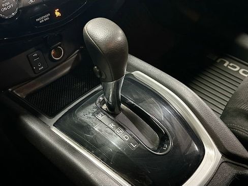 Used 2015 Nissan Rogue SV w/ SV Premium Package image 18