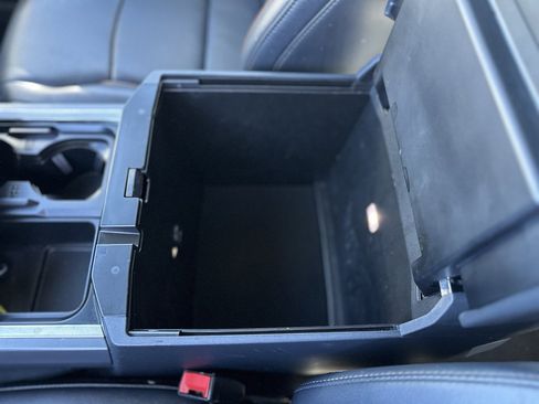 Used 2025 Ford F250 Lariat image 25