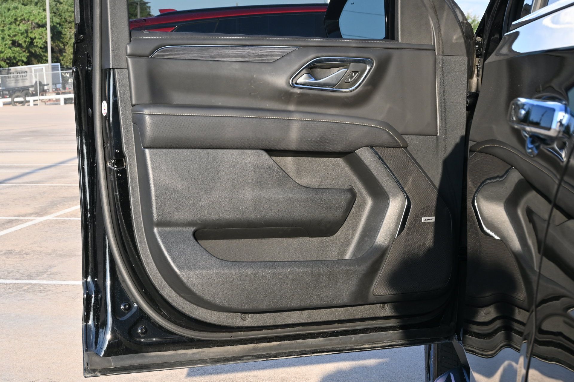 Used 2024 GMC Yukon SLT w/ SLT Luxury Package RWD image 19