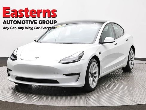 Used 2023 Tesla Model 3 Standard Range image 1