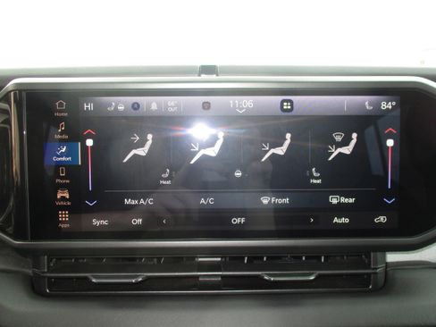 Used 2025 Jeep Wrangler Sahara image 23