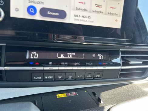 Used 2025 Toyota Sienna LE FWD image 26