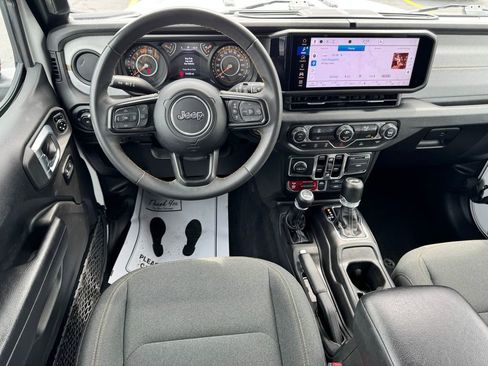 Used 2024 Jeep Wrangler Unlimited Sport AWD/4WD image 16