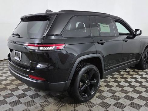 Used 2023 Jeep Grand Cherokee Altitude image 9