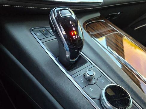 Used 2022 Cadillac Escalade ESV Premium Luxury image 18