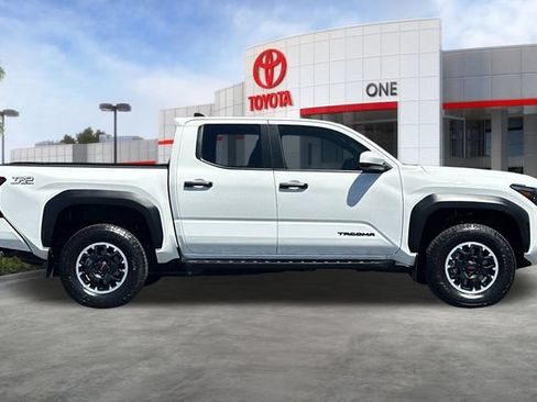 Certified 2025 Toyota Tacoma TRD Off-Road AWD/4WD image 3