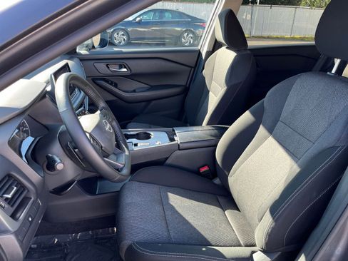 Used 2025 Nissan Rogue SV image 38