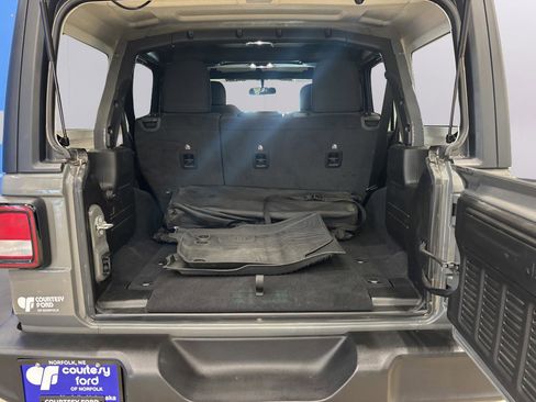Used 2022 Jeep Wrangler Unlimited Sport image 9