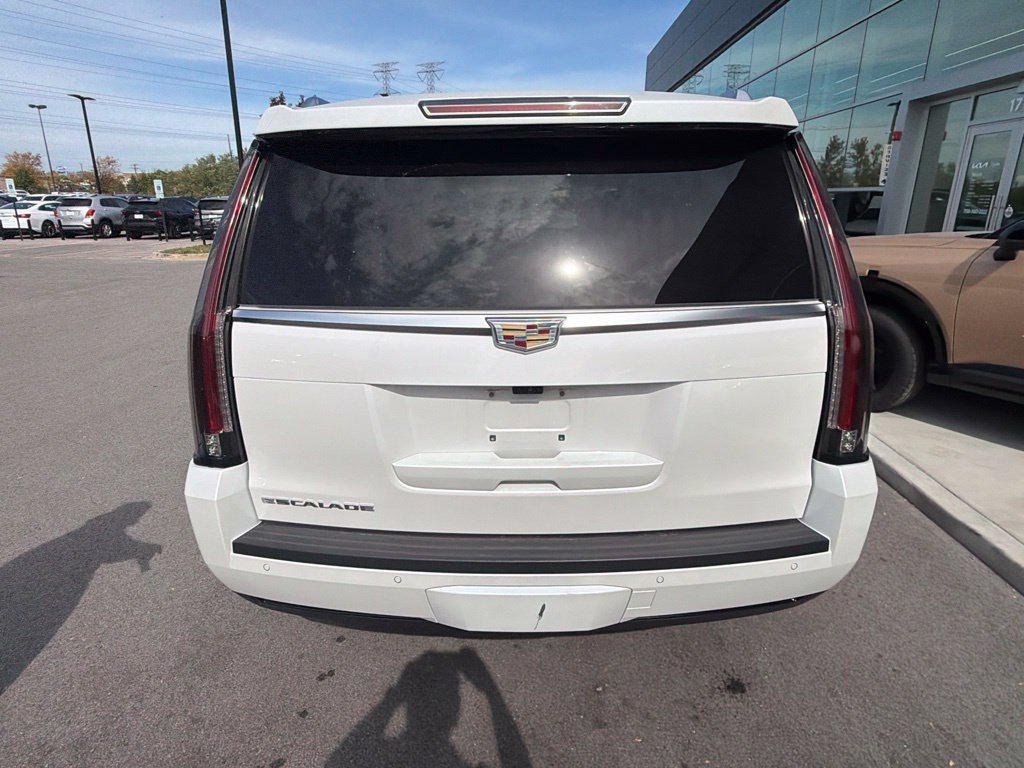 Used 2018 Cadillac Escalade Luxury AWD/4WD image 5