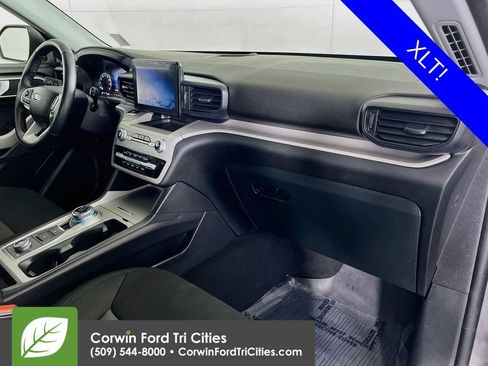 Used 2024 Ford Explorer XLT AWD/4WD image 28