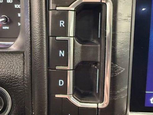 Used 2021 GMC Yukon Denali w/ Denali Premium Package image 16