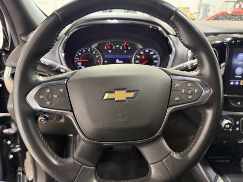 Used 2022 Chevrolet Traverse LT FWD image 19