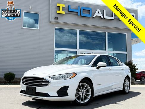Used 2019 Ford Fusion SE FWD image 1