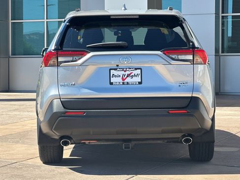 Used 2025 Toyota RAV4 XLE AWD/4WD image 5