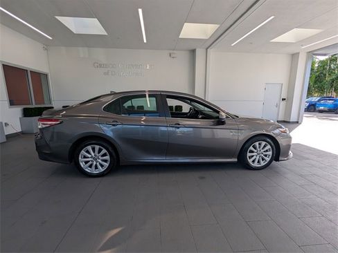 Used 2020 Toyota Camry LE image 13