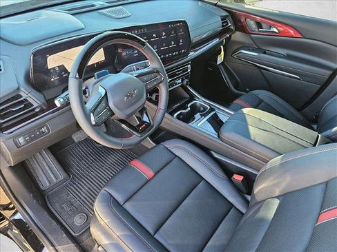 New 2026 Chevrolet Traverse RS image 3