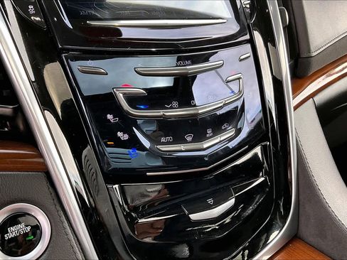 Used 2020 Cadillac Escalade Luxury w/ Escalade Sport Edition image 35