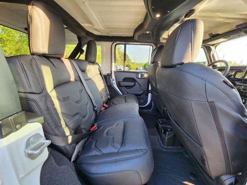 Used 2024 Jeep Wrangler Unlimited Sport AWD/4WD image 6