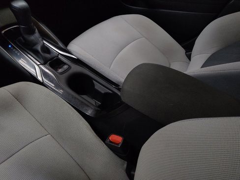 Used 2022 Toyota Corolla LE image 26