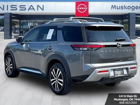 Used 2023 Nissan Pathfinder Platinum FWD image 4