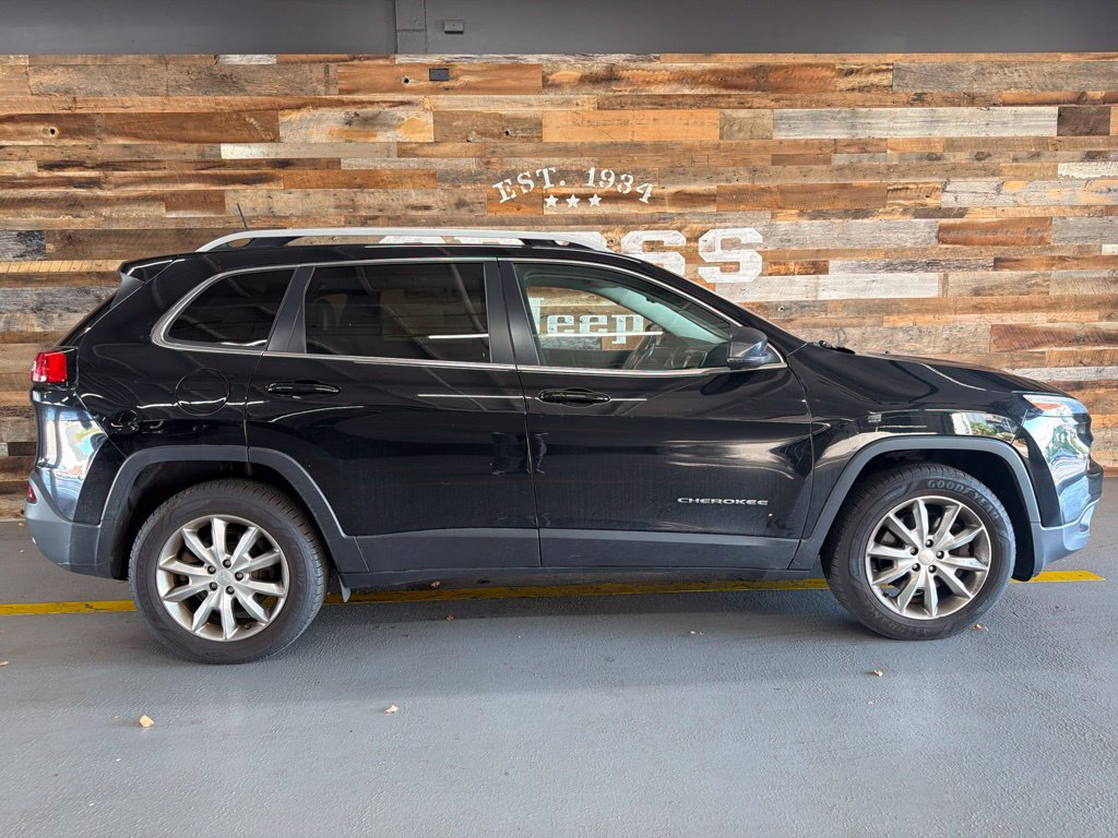 Used 2018 Jeep Cherokee Limited AWD/4WD image 12