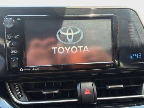 Used 2018 Toyota C-HR XLE FWD image 12