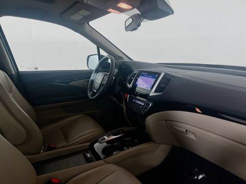 Used 2017 Honda Pilot Touring image 9