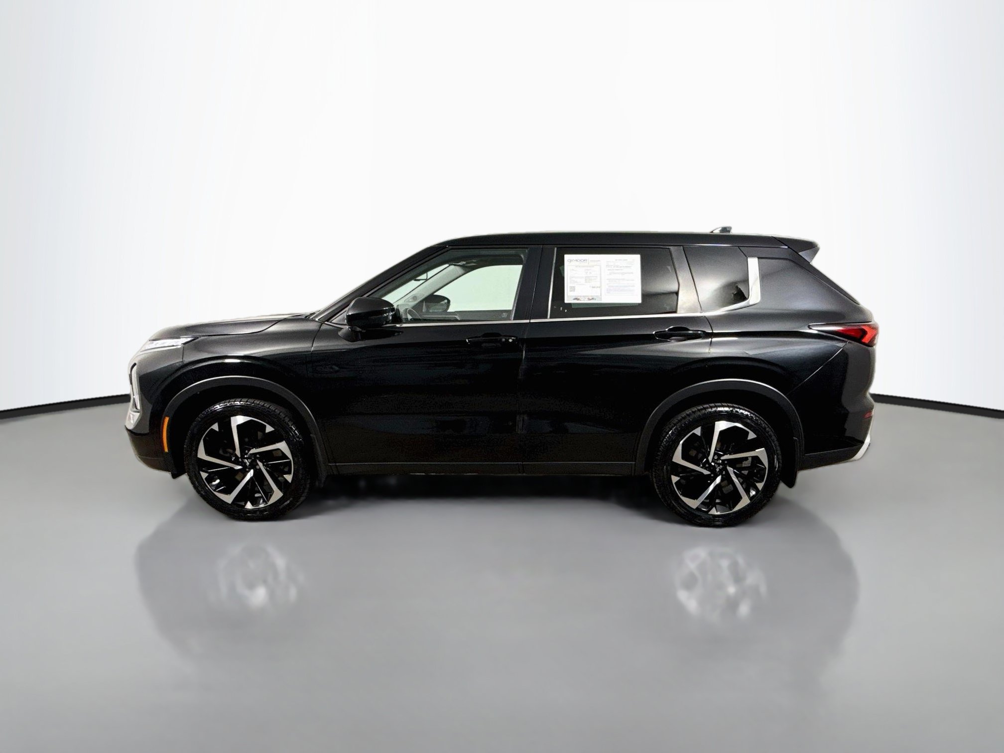 Used 2023 Mitsubishi Outlander SE AWD/4WD image 4