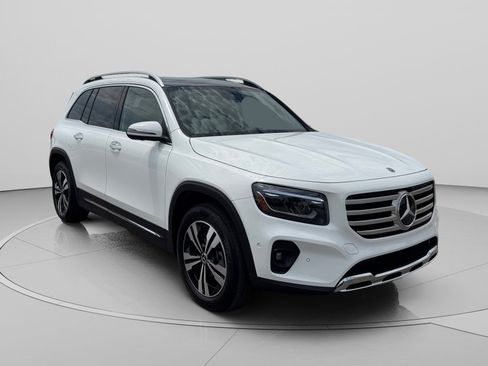 Used 2026 Mercedes-Benz GLB 250 4MATIC image 7