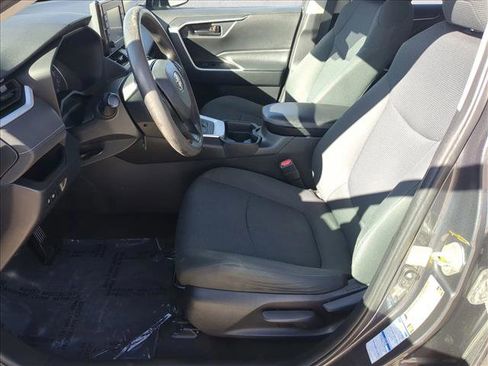 Used 2020 Toyota RAV4 LE image 16