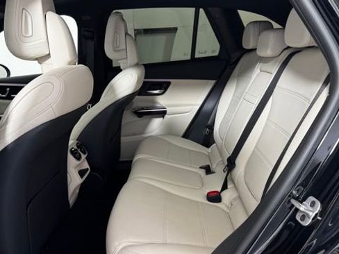 Used 2024 Mercedes-Benz GLC 300 4MATIC image 16