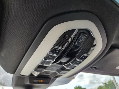 Used 2021 Porsche Macan AWD/4WD image 36