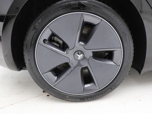 Used 2023 Tesla Model 3 Standard Range image 9