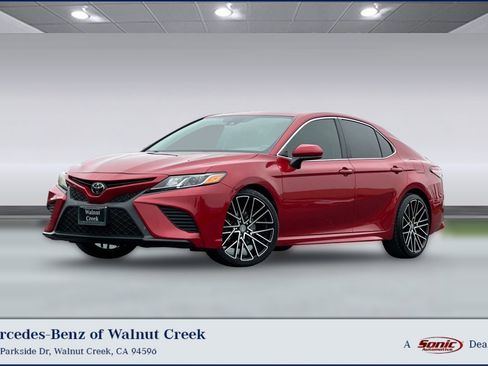 Used 2019 Toyota Camry SE image 1