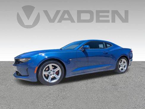 Used 2020 Chevrolet Camaro LT RWD image 2