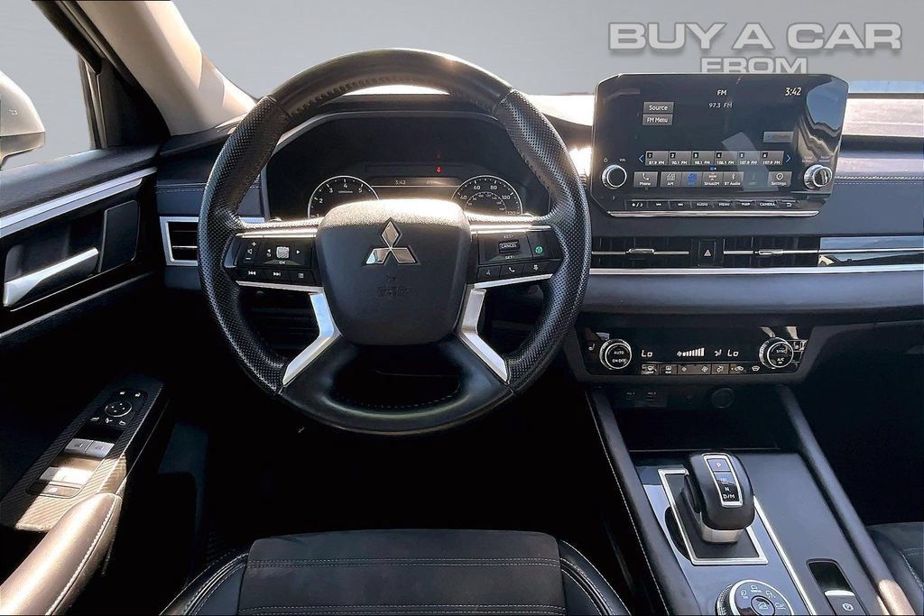 Used 2024 Mitsubishi Outlander SE AWD/4WD image 5