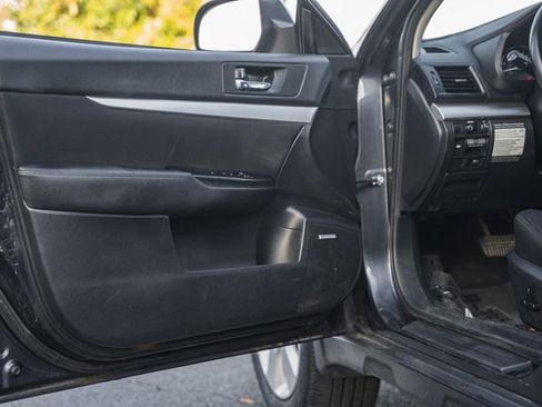 Used 2010 Subaru Outback 2.5i Premium image 34