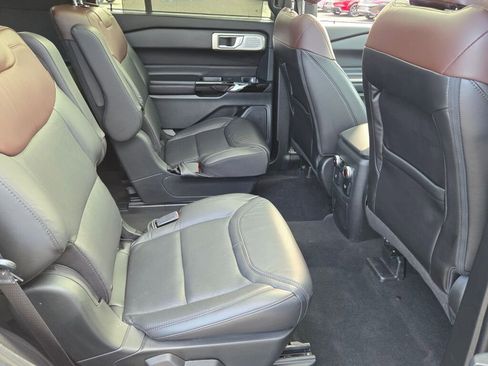Used 2023 Ford Explorer Platinum w/ Technology Package image 11