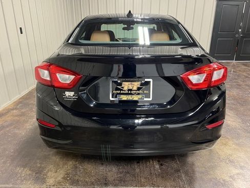 Used 2017 Chevrolet Cruze Premier image 9