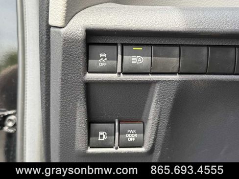 Used 2024 Toyota Sienna LE FWD image 39