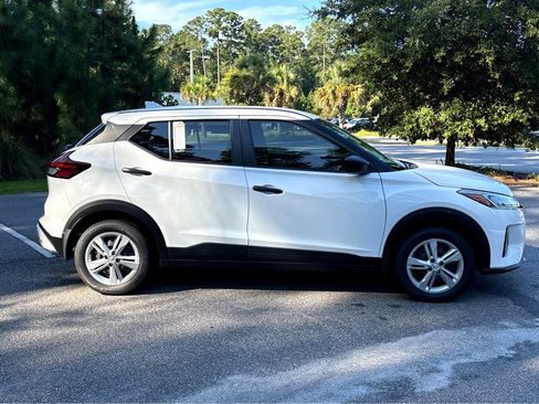 New 2025 Nissan Kicks Play S image 32